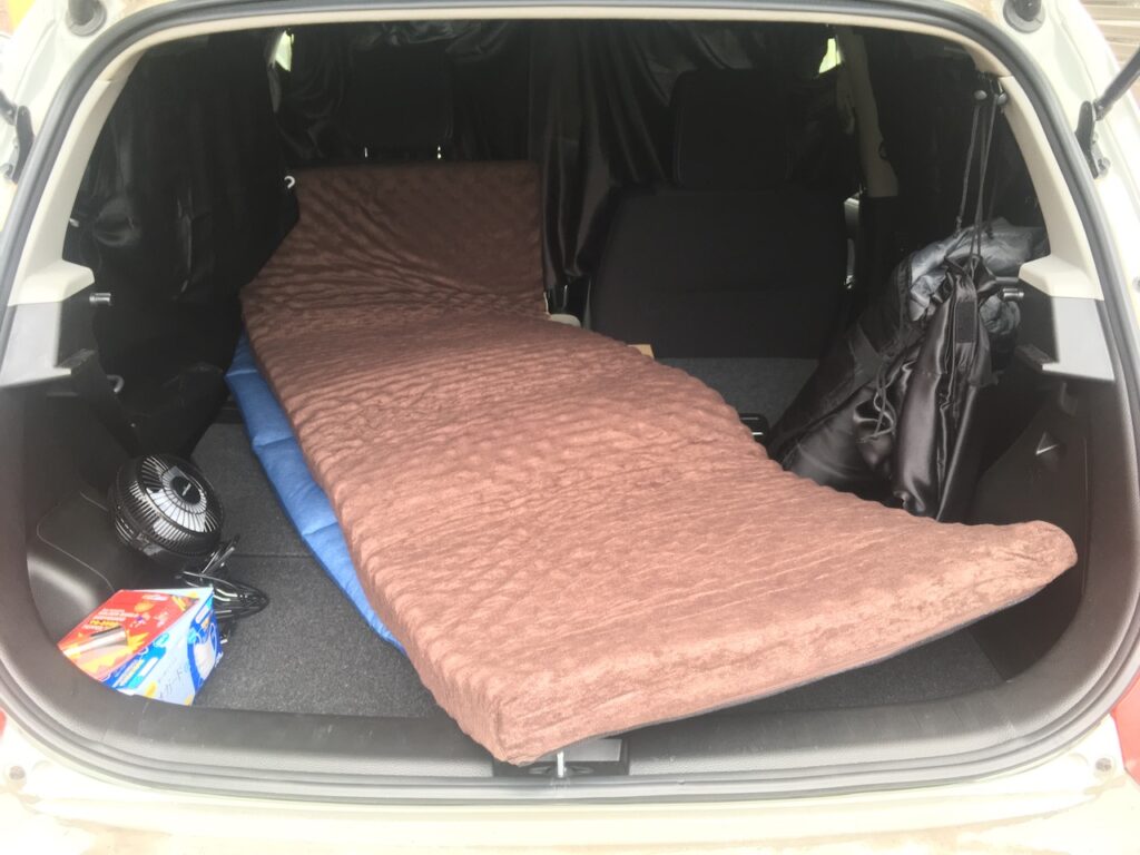車中泊の寝床